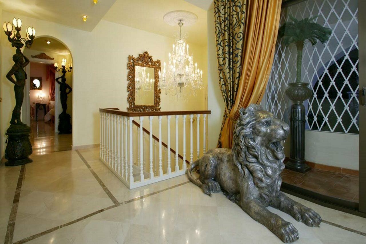 Royal Empire * Marbellac